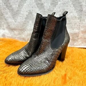 Donald J Pliner Senor metallic croc embossed ankle booties size 7.5